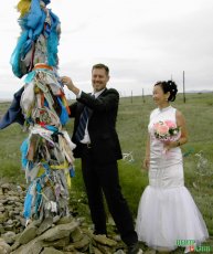 Brian Donahoe and Chaizu Kyrgys on their wedding day - at an ovaa.